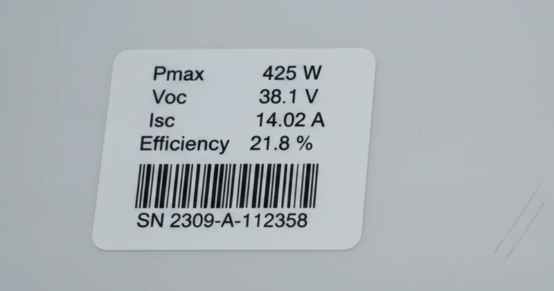 Plaque signalétique au dos d'un module photovoltaïque